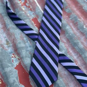 Elegant Black and Purple Neck Tie-EUC